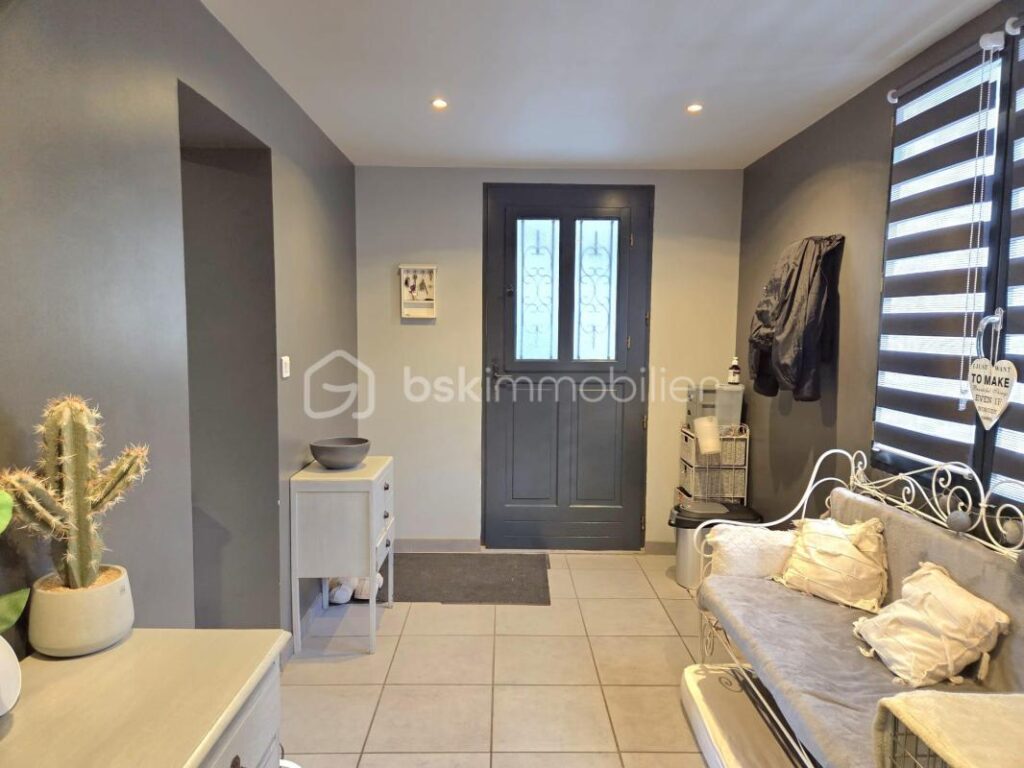 Charmante maison spacieuse près de Tours avec terrasse et parking ! – 6 pièces – 4 chambres – 170 m²