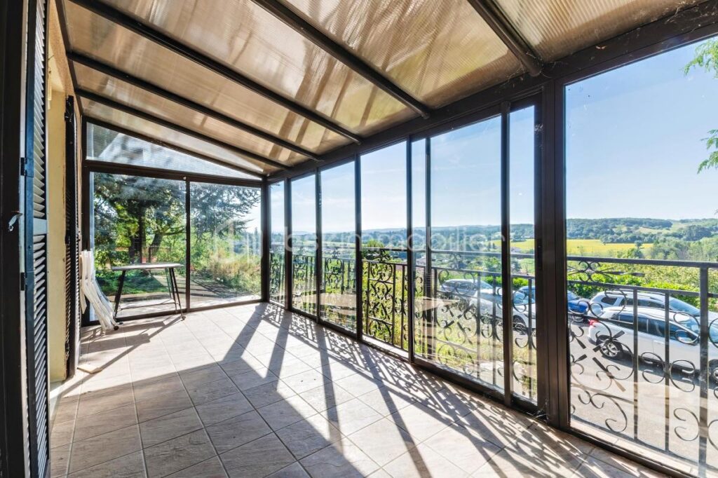 Maison d’exception sur parcelle d’environ 4 300 m² piscinable & constructible – 8 pièces – 7 chambres – 205 m²