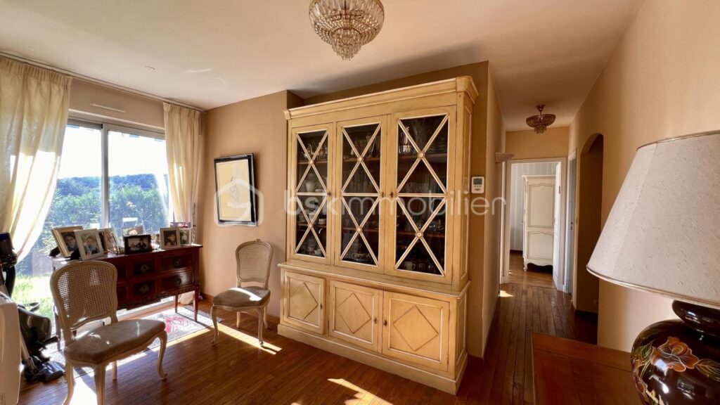 Villa 6 pièces, Piscine, Double garage, Calme, Quartier résidentiel – 6 pièces – 4 chambres – 150 m²