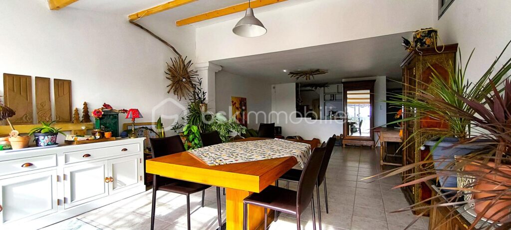 A vendre maison magnifique de 5 pièces , avec un jardin privé et 2 terrasses sur Venelles – 4 pièces – 3 chambres – 135 m²