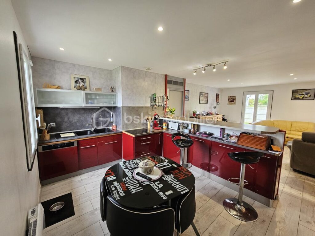 Maison de plain-pied avec de nombreux atouts ! – 5 pièces – 3 chambres – 105 m²