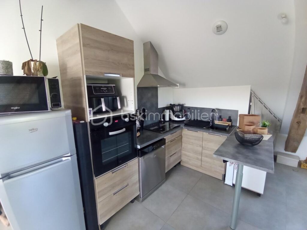 SUPERBE APPARTEMENT T3 DE CHARME DANS MAISON EN DERNIER ETAGE AVEC TERRASSE COUVERTE – 3 pièces – 3 chambres – 83 m²