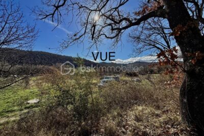 À VENDRE -COUP DE CŒUR – Terrain constructible avec vue – 634 m² – Allemagne-en-Provence . PRIX 95 000€ – NR pièces – NR chambres – 634 m²