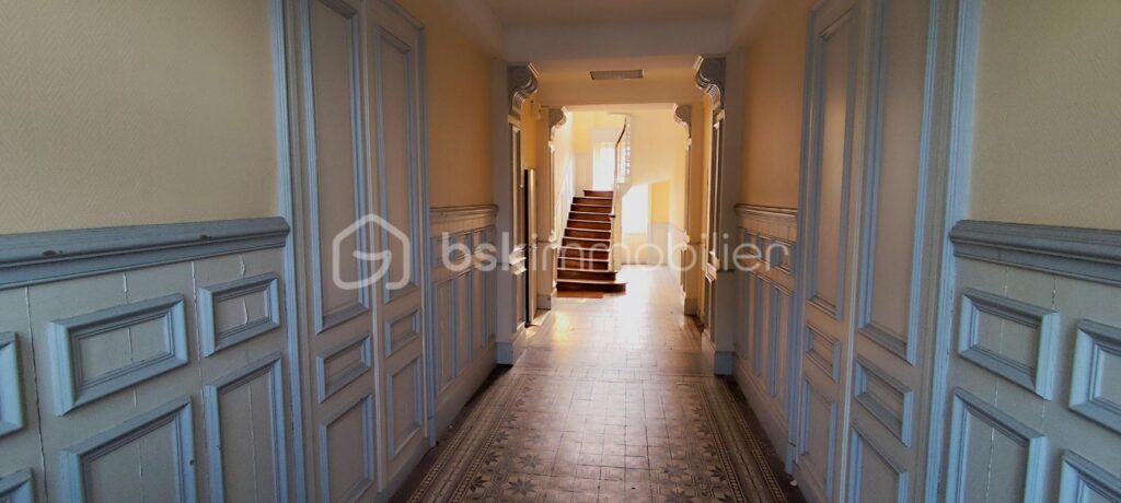 Immeuble de 495 m2 Centre ville de Fougères – NR pièces – NR chambres – 495 m²