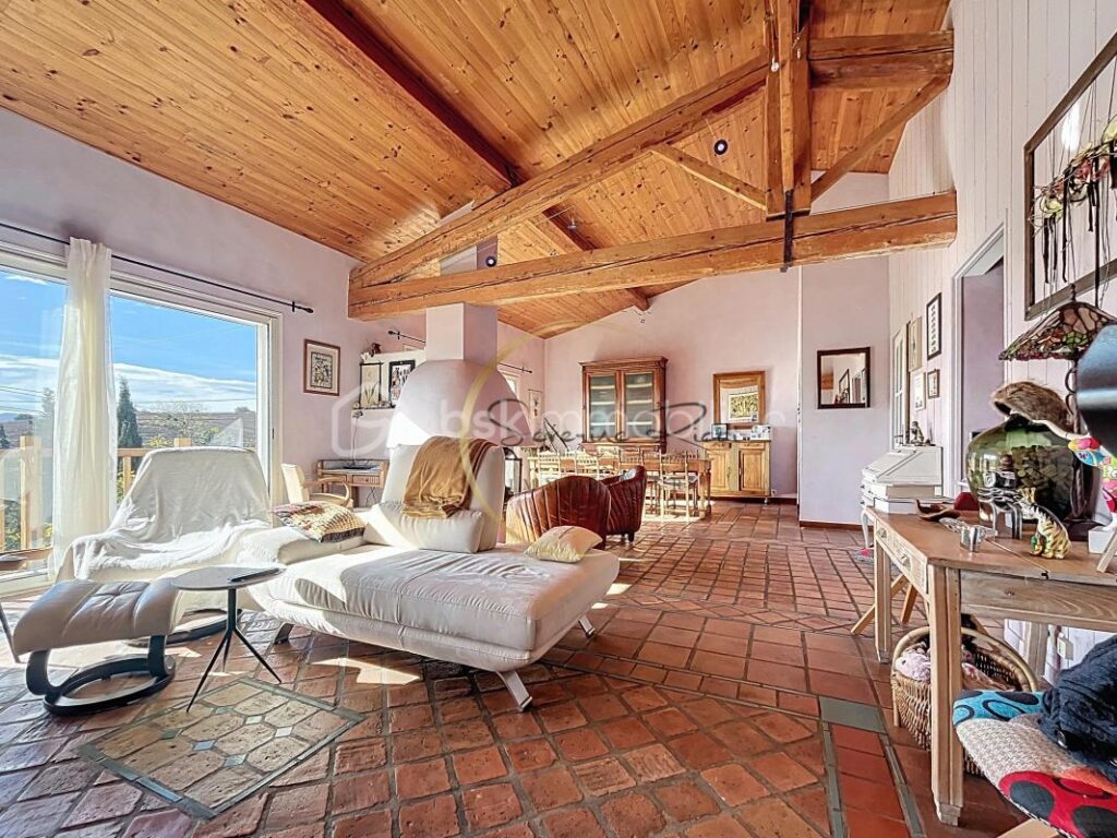 MAISON DE 120 M2 + GITE 90 m2 – 4 pièces – 2 chambres – 120 m²