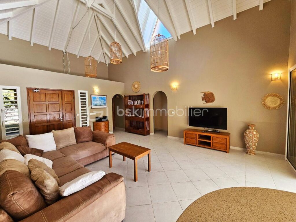 MAISON ET BUNGALOW T2 PROCHE MER – 6 pièces – 4 chambres – 189 m²