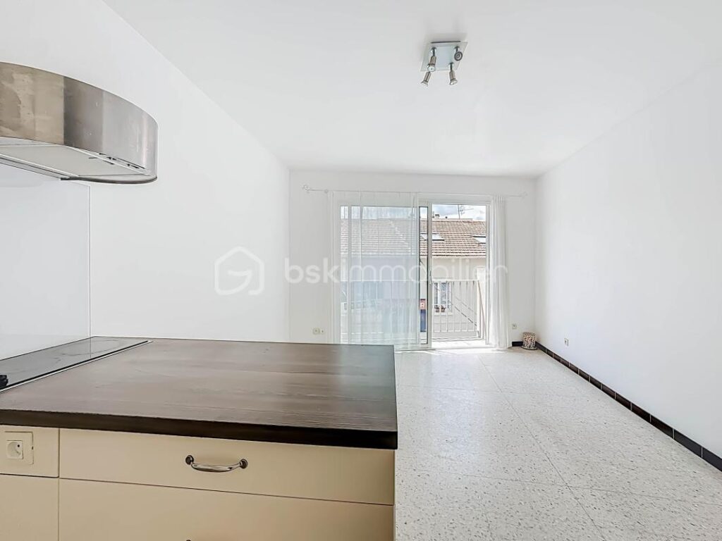 Appartement 3 pièces avec vue canal, balcon, parking et cave – Palavas-les-Flots, centre-ville – 3 pièces – 2 chambres – 42 m²