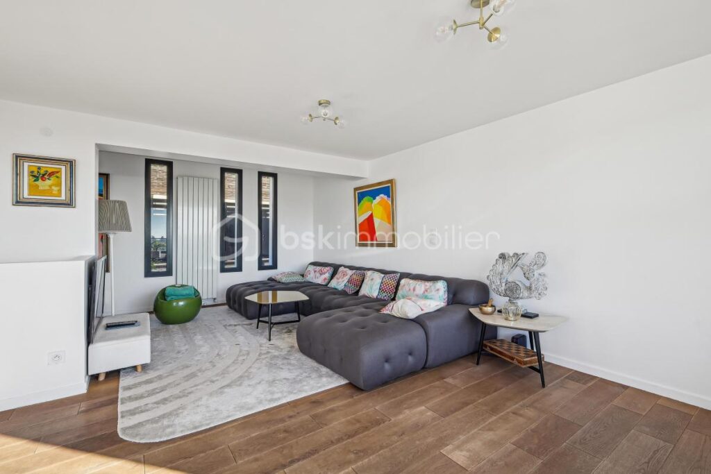 Un espace de vie exceptionnel avec de multiples terrasses ! – 7 pièces – 4 chambres – 234 m²