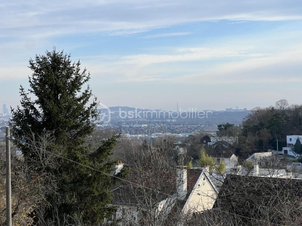 Marly-le-Roi – Spacieuse maison familiale avec vue dégagée sur Paris – 7 pièces – 4 chambres – 152 m²