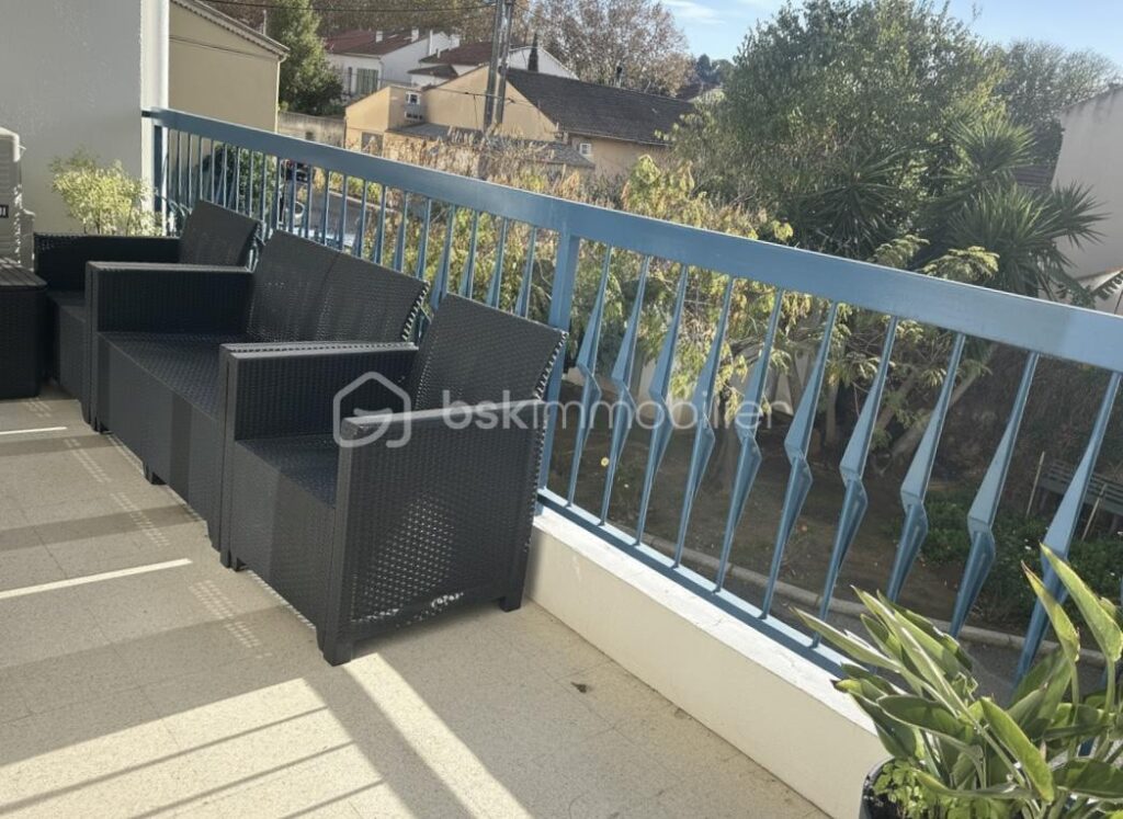 Appartement rénové tout confort 3 pièces avec terrasse – 3 pièces – 2 chambres – 83 m²