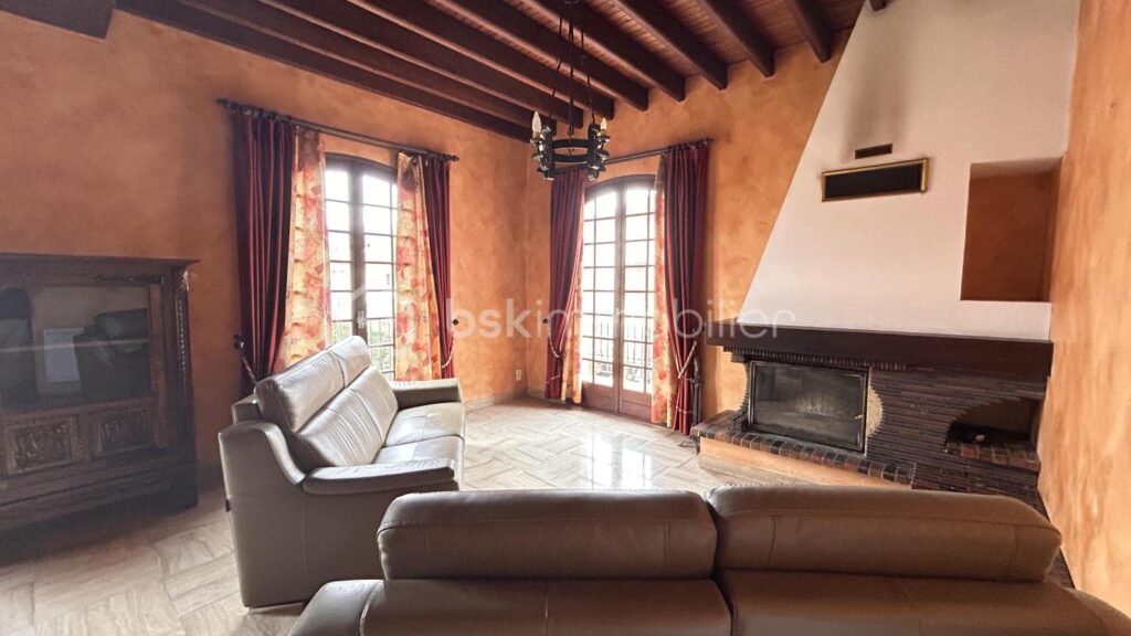 VILLA 188 m² Prades – 8 pièces – 5 chambres – 188 m²