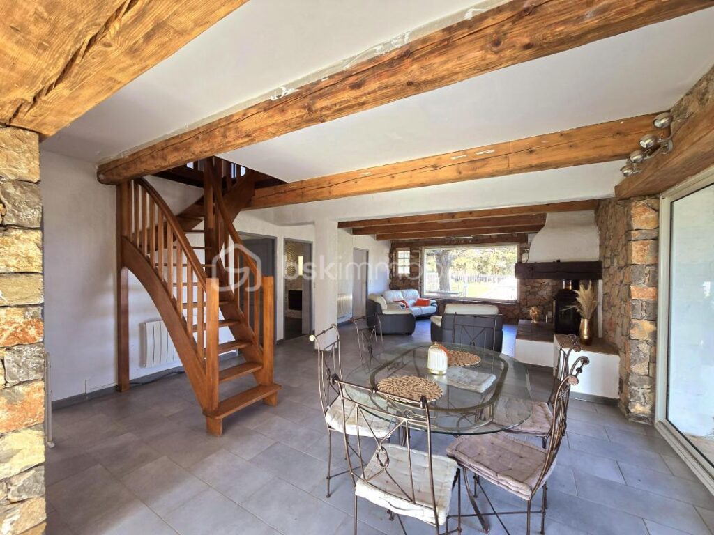 MAS de CARACTERE en Pierre – Havre de Paix avec Piscine et Oliveraie – 7 pièces – 5 chambres – 195 m²