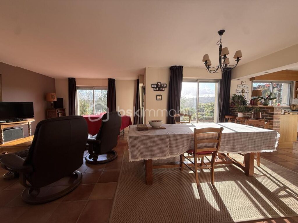 Maison avec vue imprenable – 4 pièces – 3 chambres – 120 m²