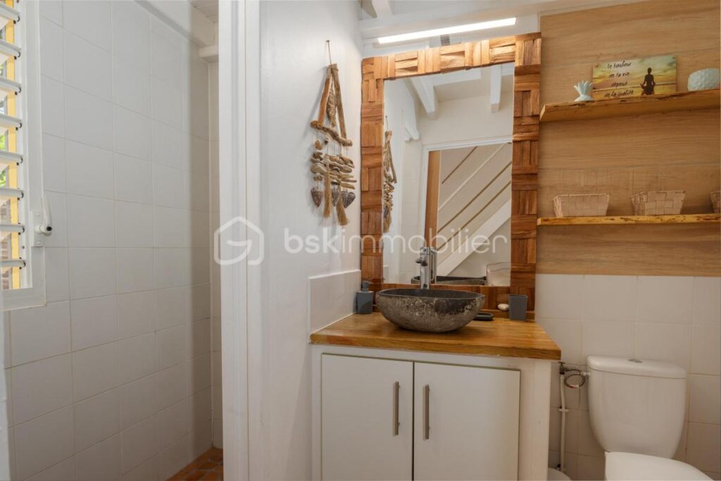 Jolie maison mitoyenne dans petite copropriété avec piscine – 2 pièces – 1 chambre – 33 m²