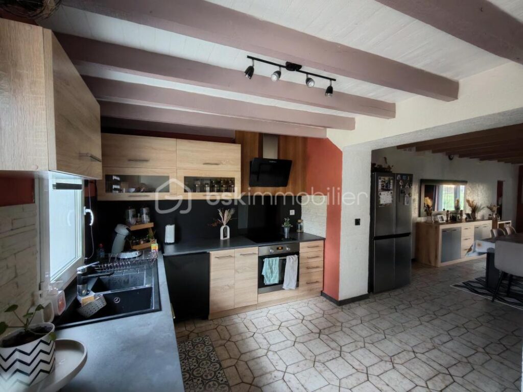 CHARME & AUTHENTICITÉ AU CŒUR DE LA CAMPAGNE BRESSANE – 8 pièces – 4 chambres – 171 m²