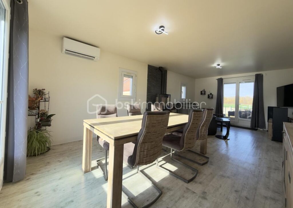 Maison moderne – 145 m² – 5 chambres – Sous-sol total – Terrain 1034 m² – 6 pièces – 5 chambres – 145 m²