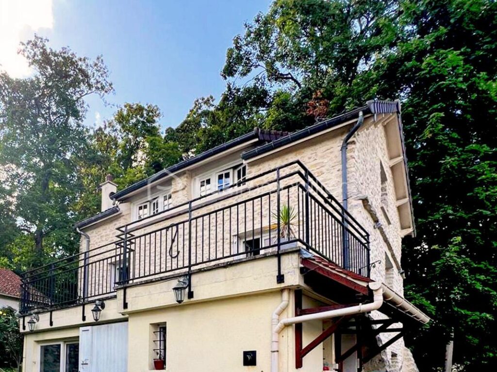 Maison en pierre, dans le parc naturel régional du Vexin français – 7 pièces – 3 chambres – 130 m²