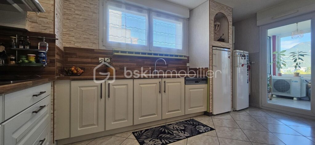 T3 lumineux avec vue dégagée sur Grenoble – 3 pièces – 2 chambres – 68 m²