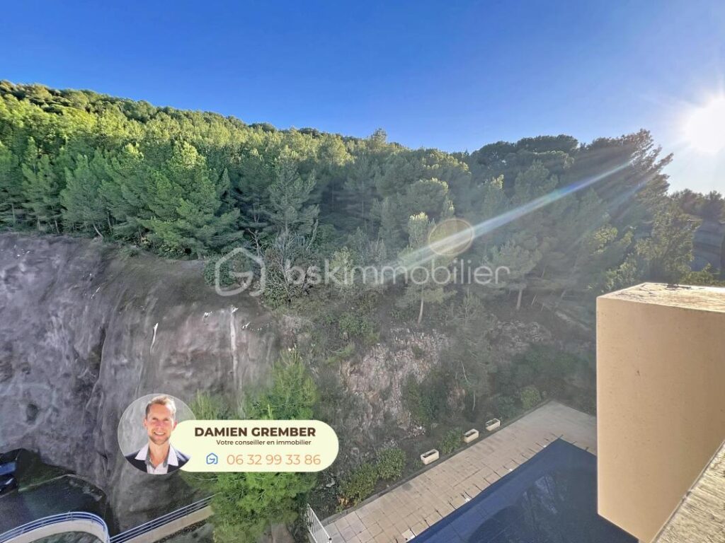 💦 Charmant T3 rénové de 48 m² avec terrasse, vue pinède & piscine, GARAGE 😍 – 3 pièces – 2 chambres – 47 m²