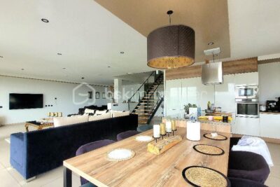 Splendide villa avec une vue imprenable – 10 pièces – 7 chambres – 310 m²