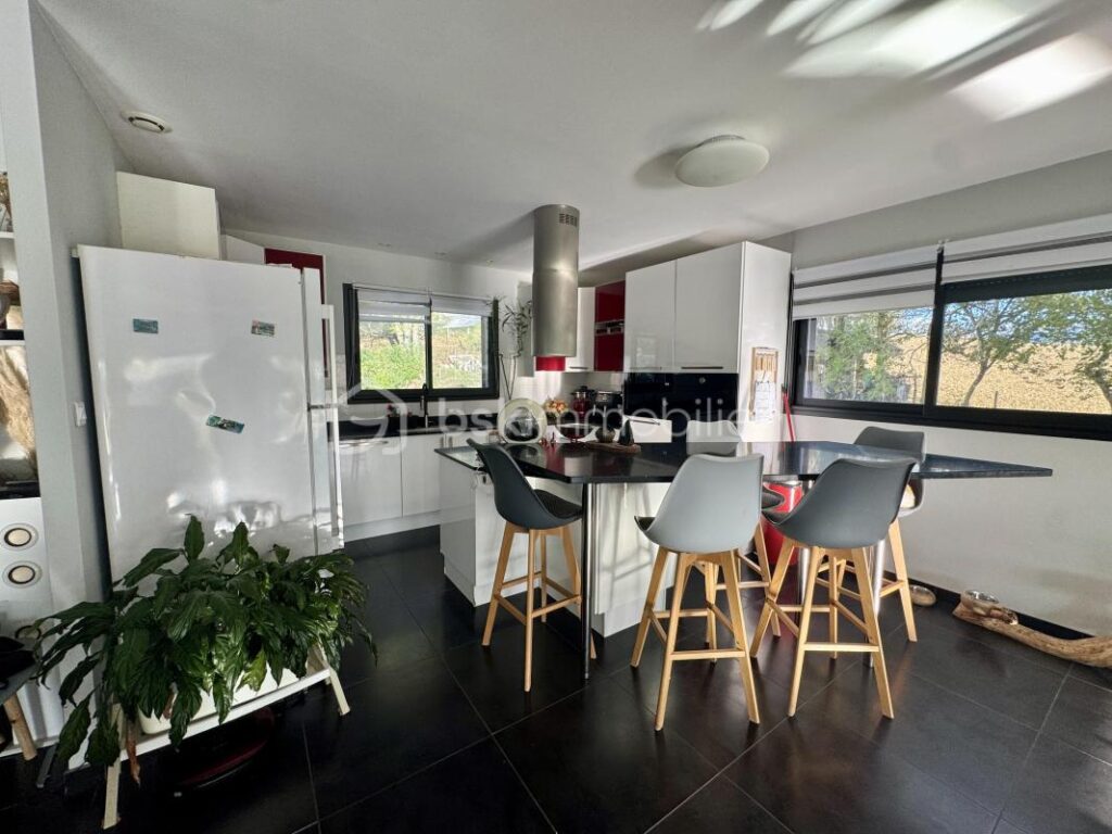 Maison contemporaine de 212 m2 avec grand terrain – Belleserre (81) – 7 pièces – 4 chambres – 212 m²