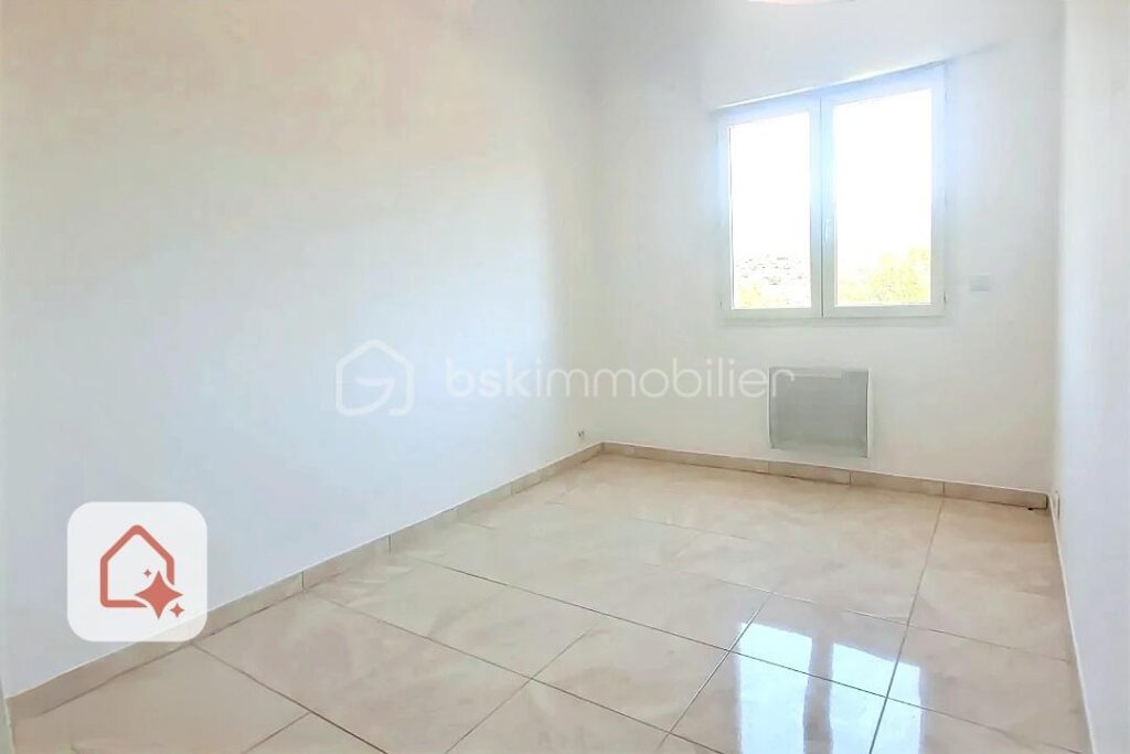 VILLA NEUVE PLAIN PIED, GRAND GARAGE ET VUE MAGNIFIQUE – 5 pièces – 3 chambres – 100 m²