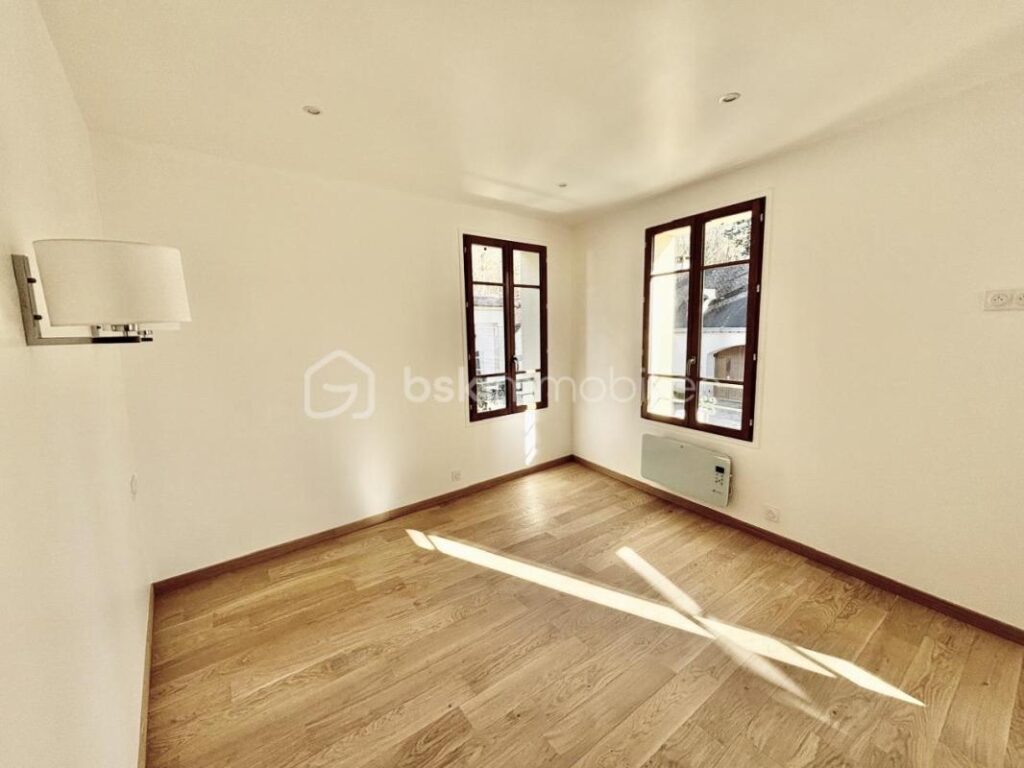 VENDS MAISON DE VILLE A MARNES-LA COQUETTE – 3 pièces – 2 chambres – 79 m²