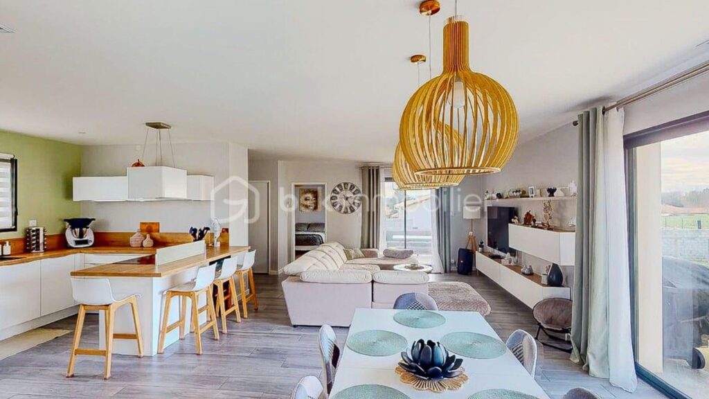 Vivre Dedans-Dehors : maison de plain-pied, baignée de lumière avec vue dégagée sur la nature – 5 pièces – 3 chambres – 115 m²