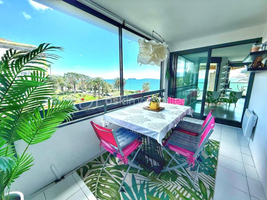 CANNES – VUE MER PANORAMIQUE – APPARTEMENT 3 PIECES – 65M² – TERRASSE 15M² – 30 METRES DE LA PLAGE – GARAGE – 3 pièces – 2 chambres – 65 m²