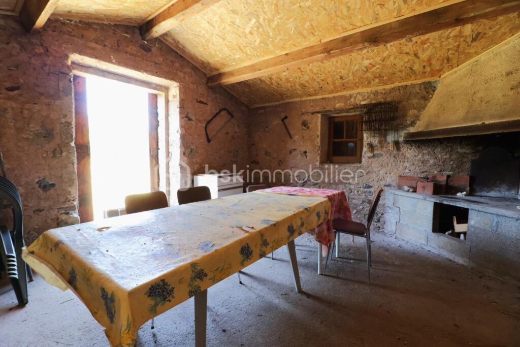 Mas cadastré sur presque 1 hectare, irrigué – NR pièces – NR chambres – 9610 m²