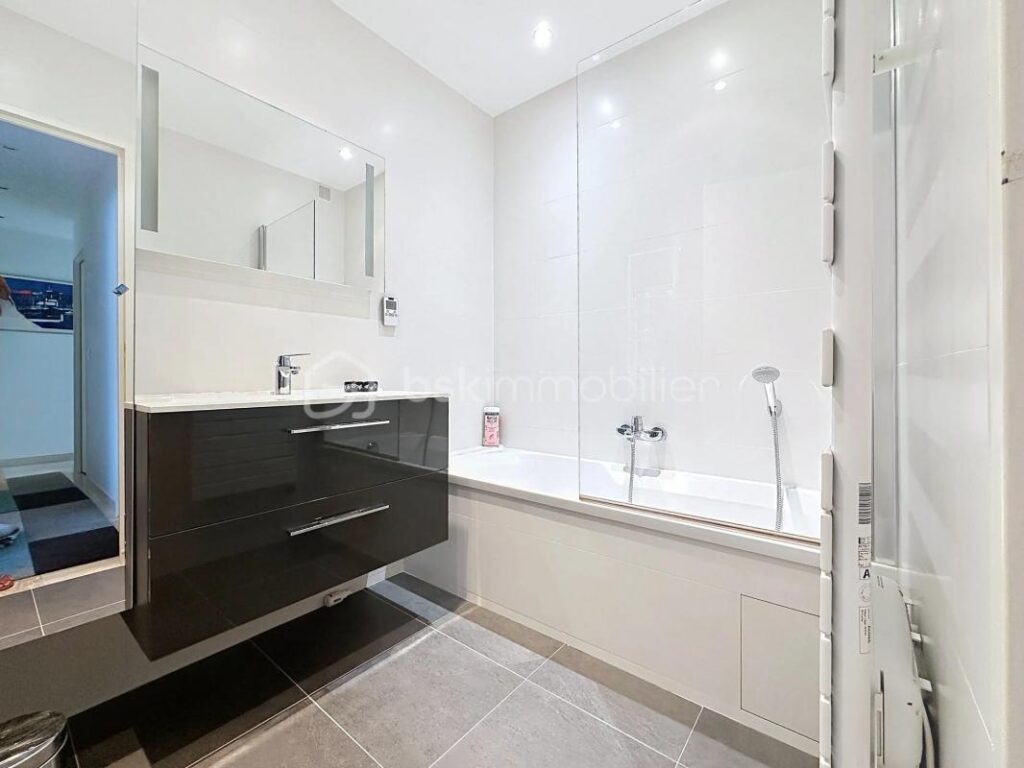 VUE MER – La Napoule, Appartement de 93m2 en front de mer dans une résidence prisée de prestige – 3 pièces – 2 chambres – 93 m²