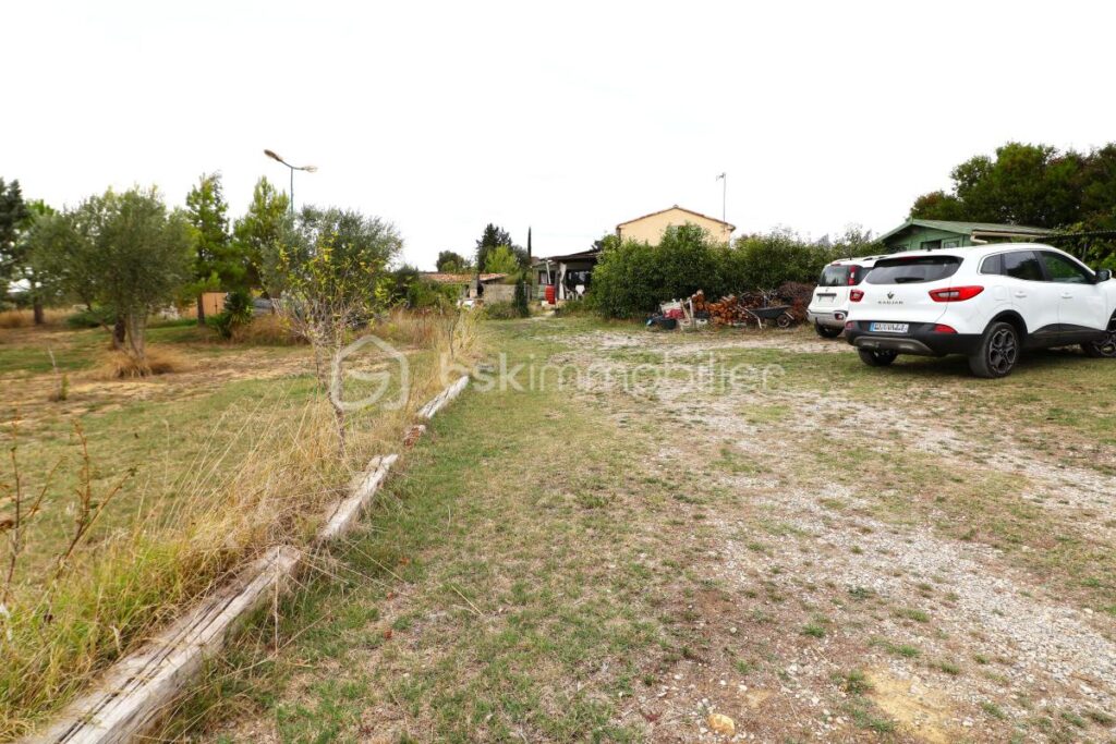 Mas 73 m2 sur une parcelle de 12400 m² – 3 pièces – 2 chambres – 73 m²