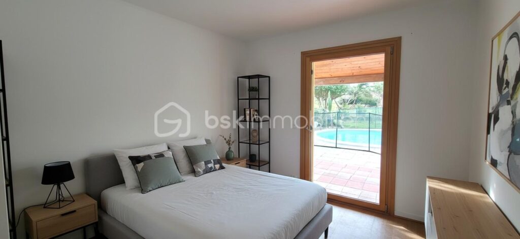 Maison familiale avec parc arboré 3 600 m² – Piscine – Calme absolu à Saint-Seurin-sur-l’Isle – 6 pièces – 4 chambres – 144 m²