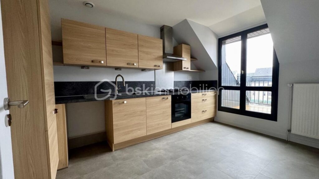 Très bel appartement T4 – 90 m² – Entièrement refait à neuf – Parking privé – PACÉ – 4 pièces – 3 chambres – 90 m²