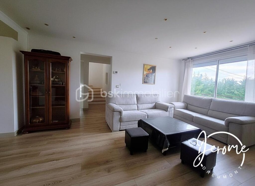 Maison familiale rénovée 7 P/ 148 m² / Montgeron secteur résidentiel – 7 pièces – 4 chambres – 148 m²