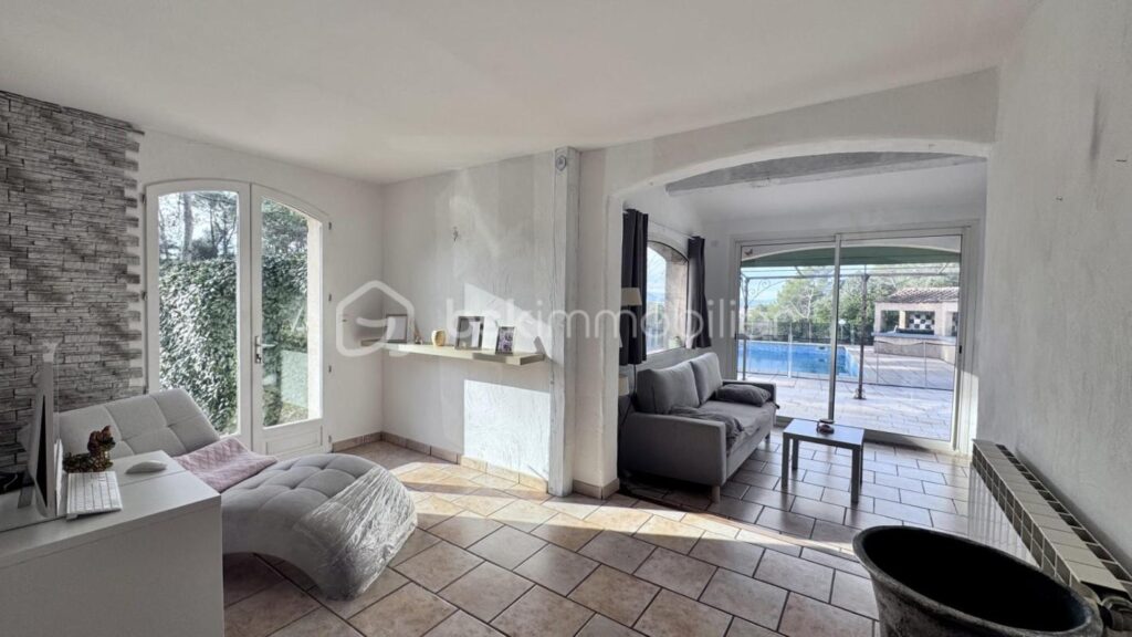 Achat Villa 137m² 5 pièces 4 chambres avec piscine à Brignoles – 5 pièces – 4 chambres – 131 m²