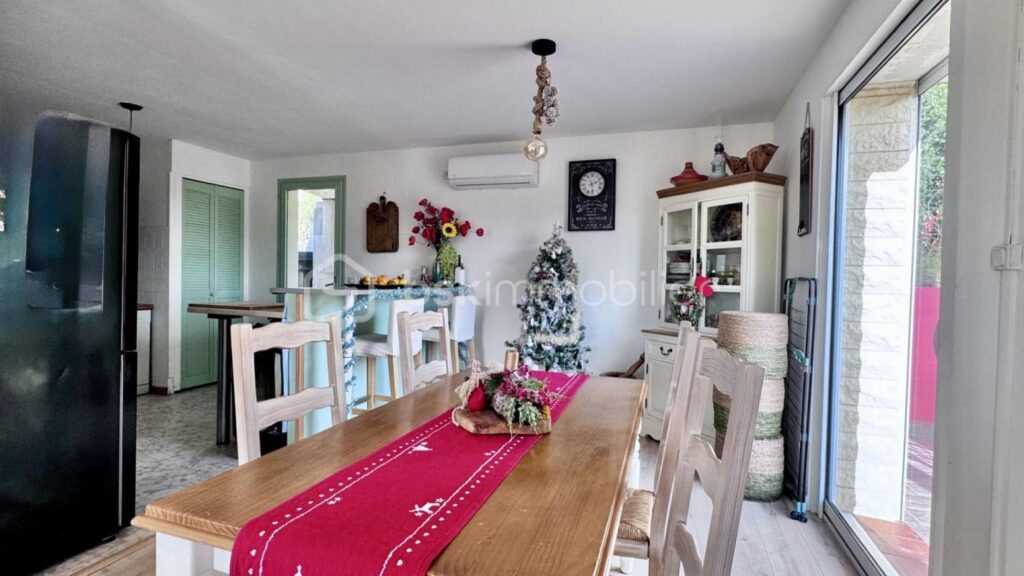 ACHAT Maison avec vue dégagée, 3 chambres + dépendance et grand terrain – Le Val – 6 pièces – 3 chambres – 97 m²