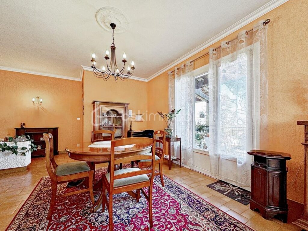 DPT VAR (83) – SIX-FOURS-LES-PLAGES – VILLA DE 130 m² SUR TERRAIN DE 683 m² – 6 pièces – 4 chambres – 130 m²