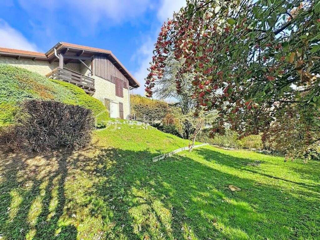 🏡 Maison familiale 7 pièces – 152 m² habitables – CLAIX – 6 pièces – 5 chambres – 152 m²