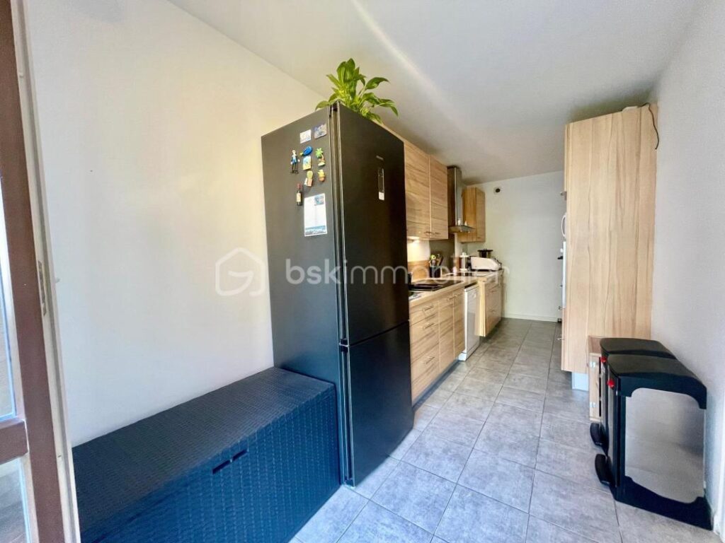 Résidence LES CHAMPS LASNIERS beau F5 avec cave et 2 places de parking privé en sous sol – 5 pièces – 3 chambres – 96 m²