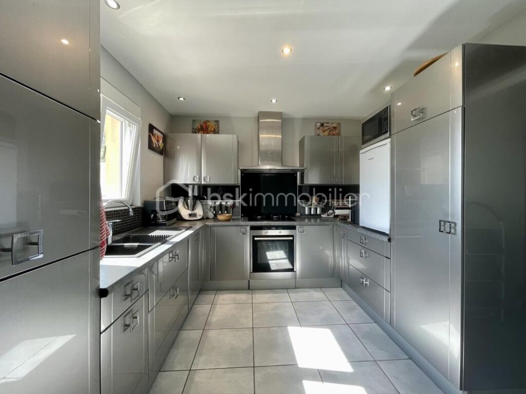 Plain-pied avec vue dégagée – À 6 minutes de Sarlat-la-Canéda – 5 pièces – 3 chambres – 122 m²