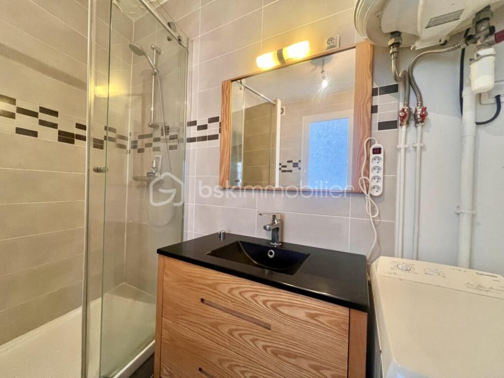 T2 de 43 m2 au 2ème étage sans ascenseur – RUE DE CRIMEE – Paris XIXème – 2 pièces – 1 chambre – 42 m²