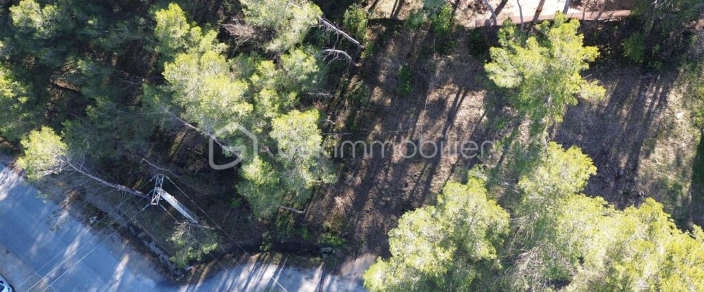 Achat terrain constructible de 350 m2 , avec une belle vue sur le Luberon , hors lotissement – NR pièces – NR chambres – 350 m²