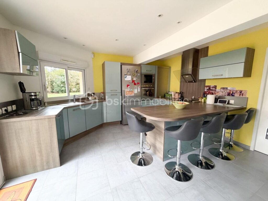 PROCHE MENNECY!!! SPACIEUSE MAISON INDEPENDANTE ! – 8 pièces – 5 chambres – 156 m²