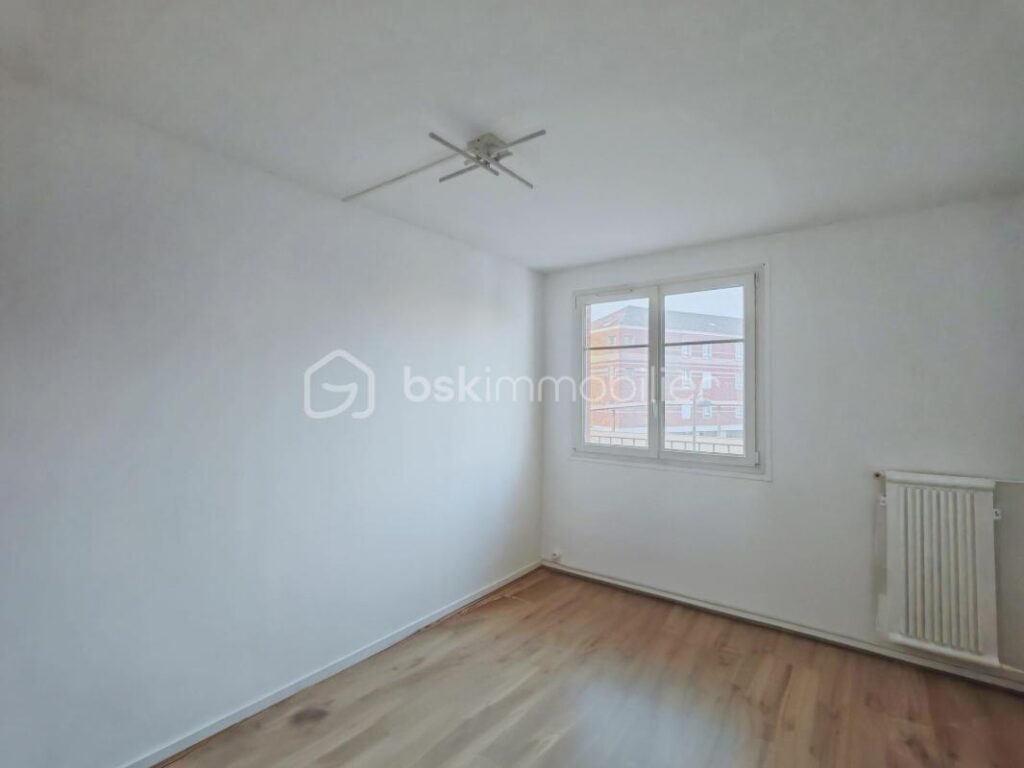 Appartement lumineux avec balcon en ville, idéal pour première acquisition – 3 pièces – 2 chambres – 57 m²