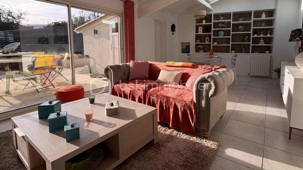 🏡 Rare en centre-ville de Bergerac – Maison 146 m² avec jardin et double garage – 6 pièces – 3 chambres – 146 m²