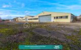 Terrain constructible avec entrepôt commercial de près de 5 000m² – NR pièces – NR chambres – 10676 m²