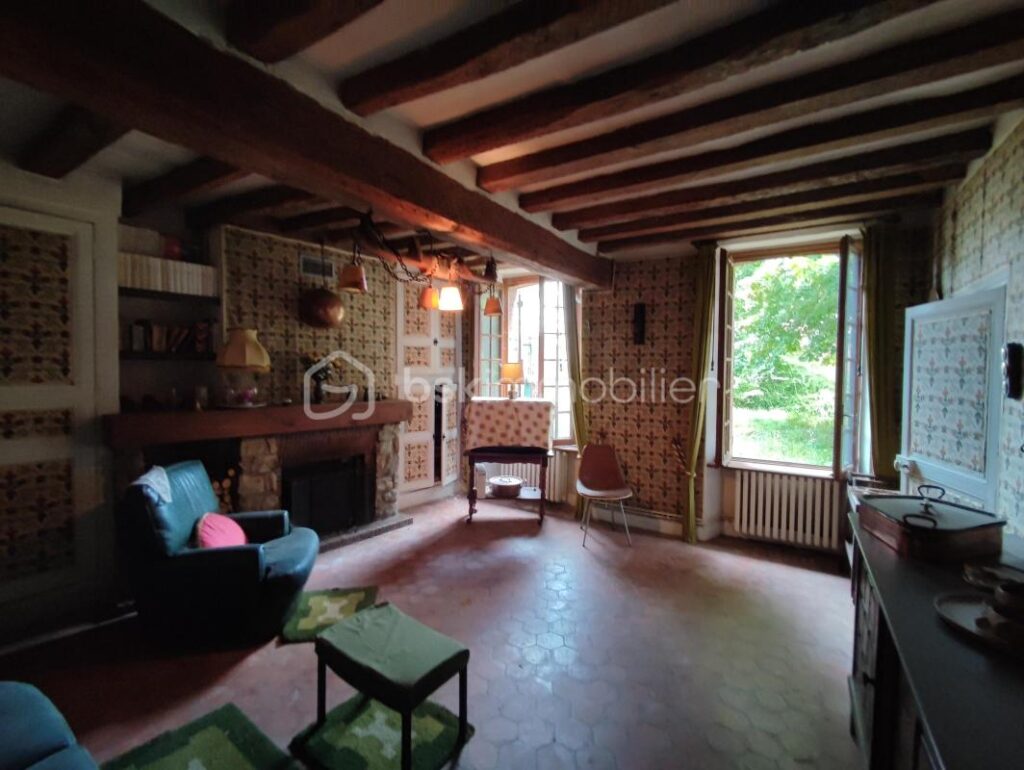 Une propriété comprenant deux habitations, une longère de 100 m² et un logement de 42 m² avec une grange et dépendances, cave sur 3406 m² de parcelle – 5 pièces – 3 chambres – 129 m²