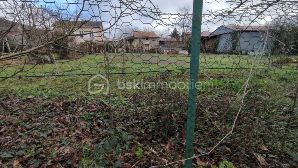 Parcelle constructible face aux champs – NR pièces – NR chambres – 600 m²