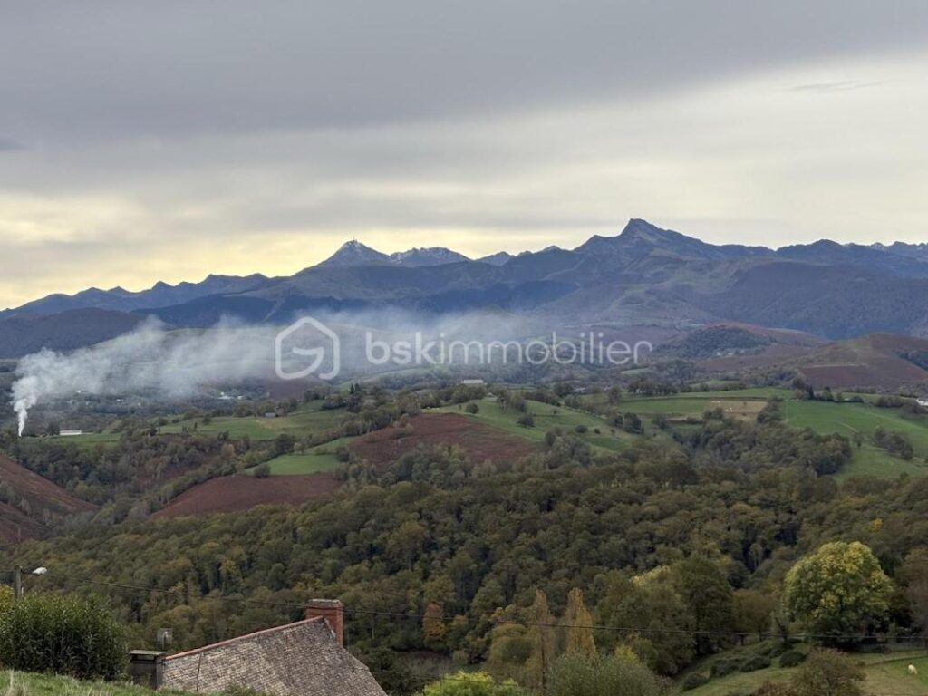 Terrain Constructible à Julos avec vue sur les Pyrénées – NR pièces – NR chambres – 2650 m²